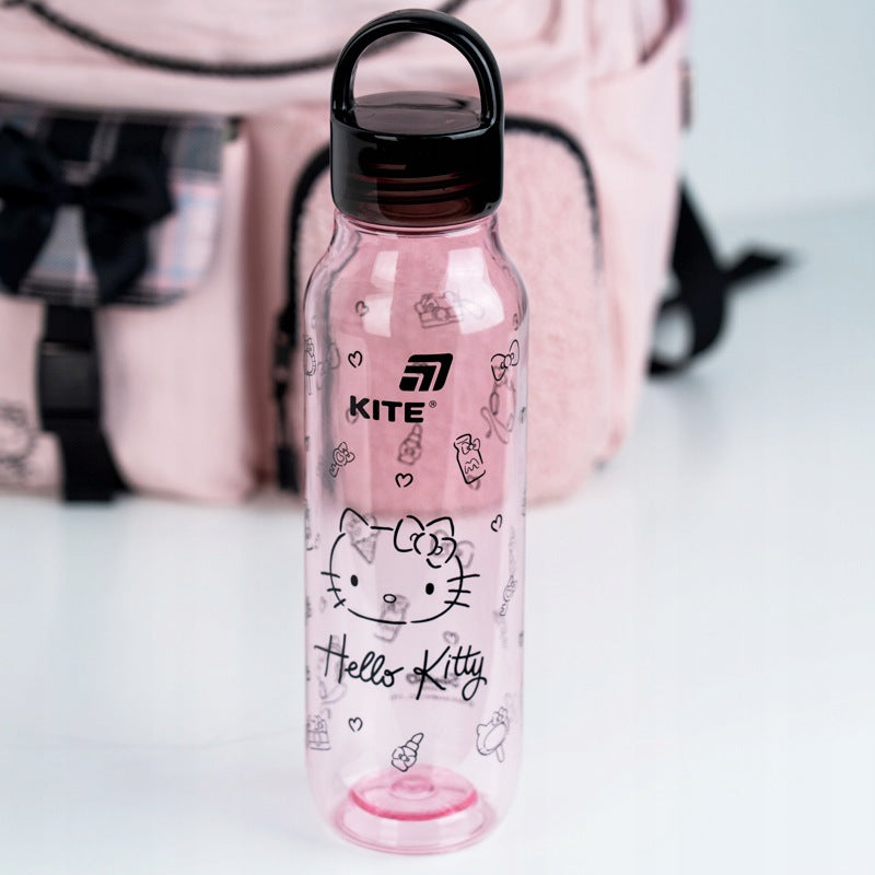 Nadruk z postacią Hello Kitty na przezroczystym korpusie butelki Kite