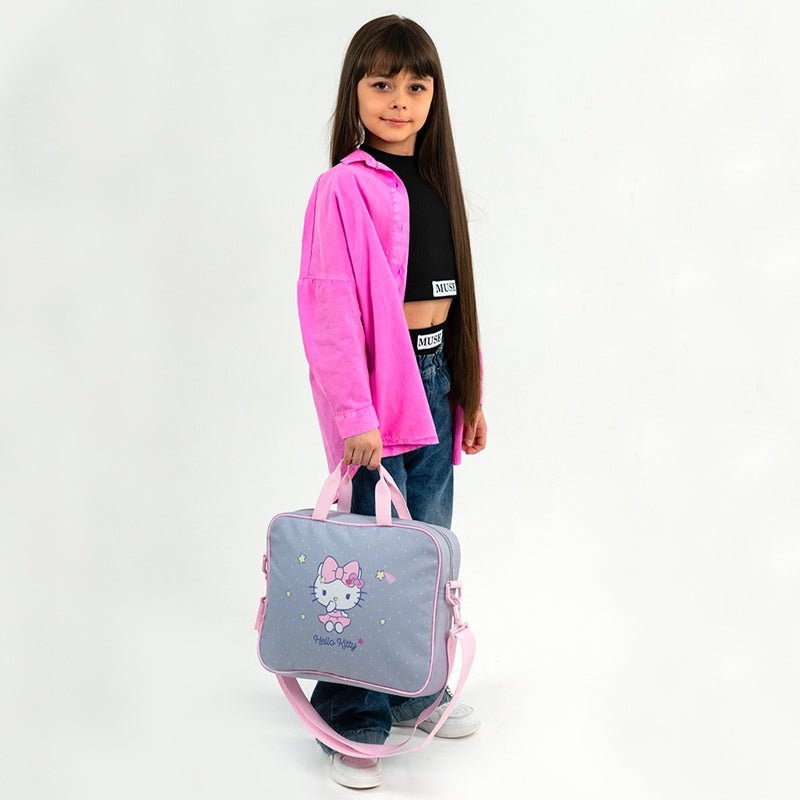 Szara teczka szkolna Hello Kitty – lekka, pojemna i wygodna do przenoszenia rysunków oraz zeszytów.