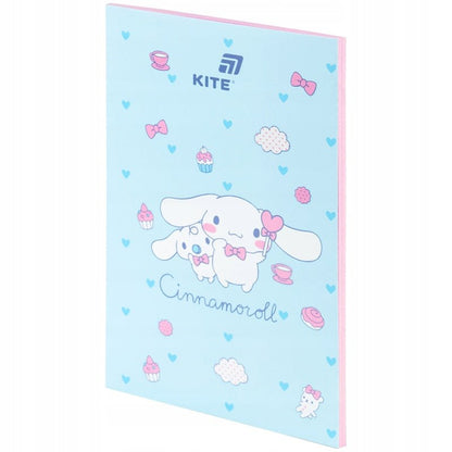 Notatnik A5 Kite Cinnamoroll z kolorowymi kartkami.