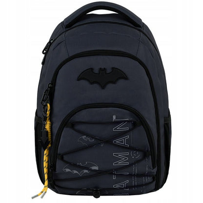 Front plecaka Kite Batman z widocznym dekoracyjnym sznurowaniem i nadrukiem 3D.