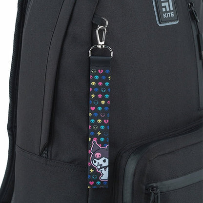 Brelok Kuromi Kite przypięty do plecaka