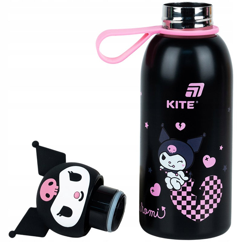 Termos dziecięcy HK26-1267-2 z zakrętką w kształcie figurki Kuromi.