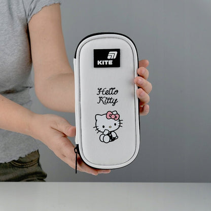 Piórnik szkolny dla dziewczynki Hello Kitty prezentacja wielkości.