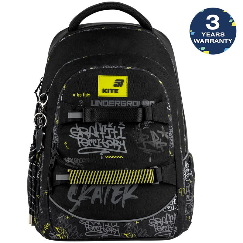 Rucsac școlar Kite Graffiti AGS negru pentru băieți 9-12 ani cu suport pentru skateboard
