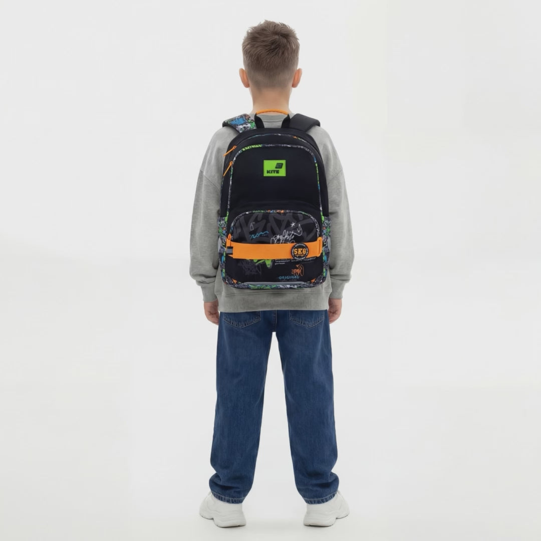 Rucsac școlar ortopedic Kite Street Style pentru băieți cu petice