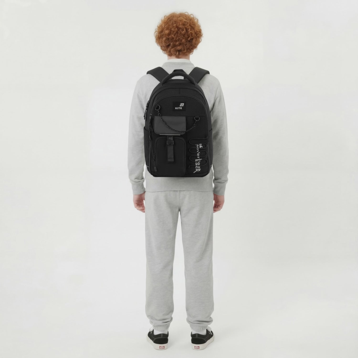 Rucsac școlar Kite Dark Matter negru cu compartimente multiple, lanț și șireturi decorative