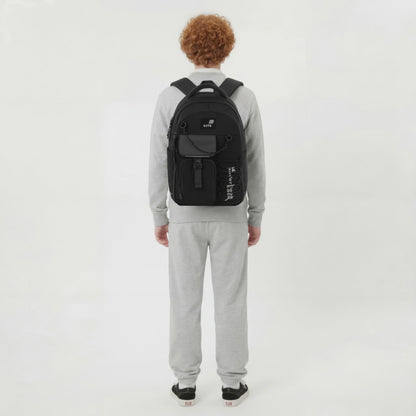 Rucsac școlar Kite Dark Matter negru cu compartimente multiple, lanț și șireturi decorative